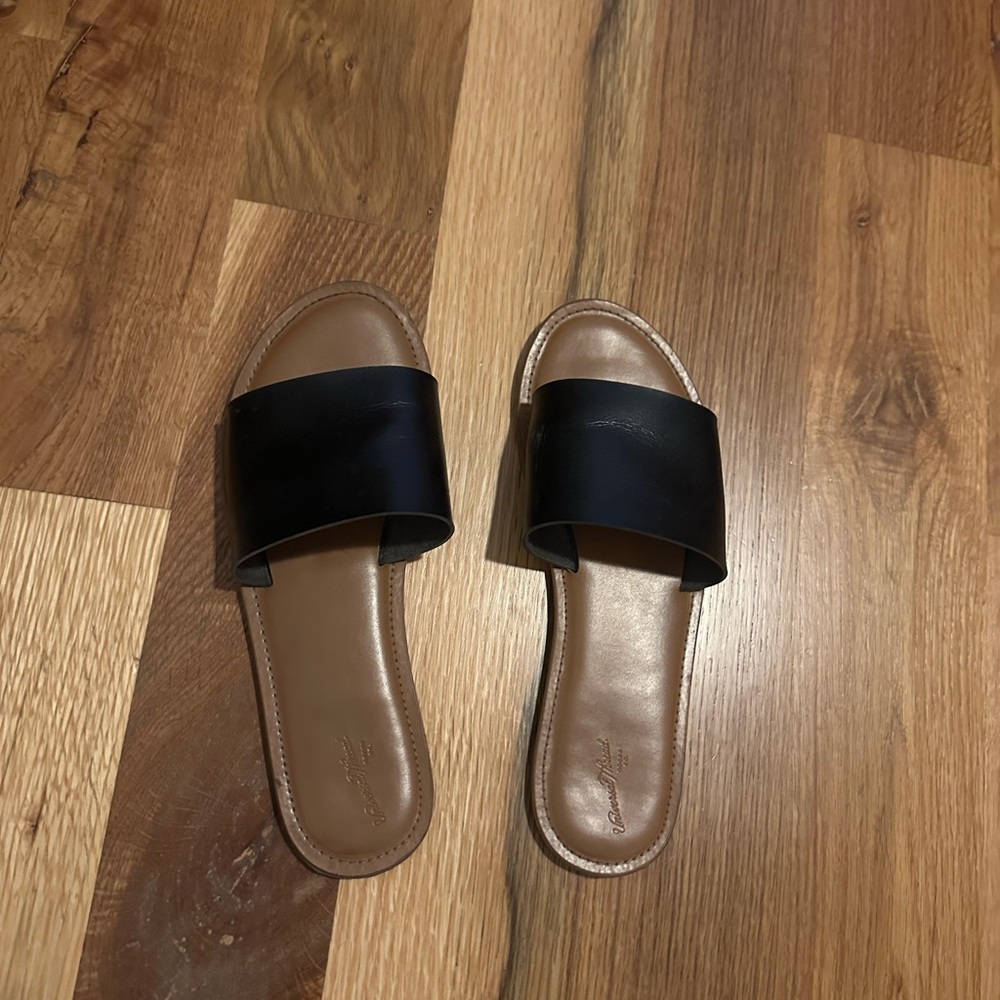Universal Thread Black Leather Sandals